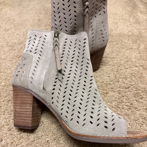 TOMS Majorca Peep Toe Perf Wedges - Picture 3 of 6